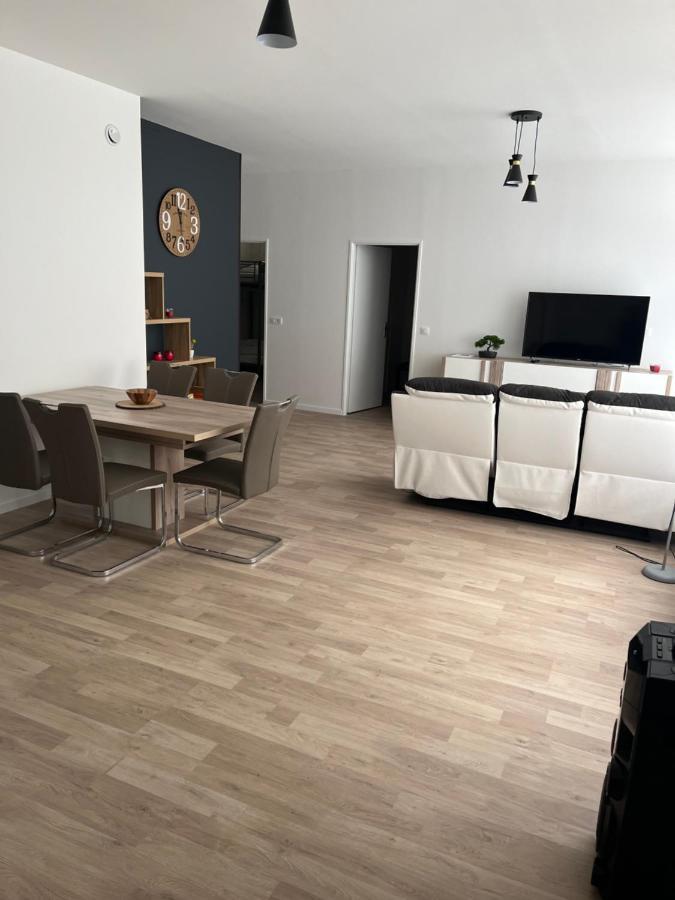 Appartement T4 140 M2 Spacieux Et Calme Pour 8 Personnes 吕兹-圣索沃尔 外观 照片